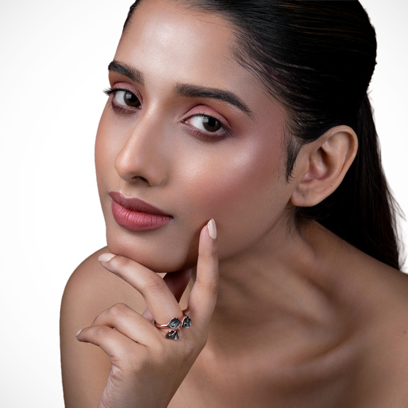 rose-gold-statement-ring-product-model-close-up-look-background