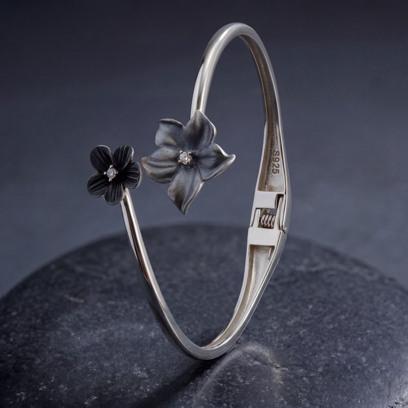 modern-open-bracelet-women-creative-background