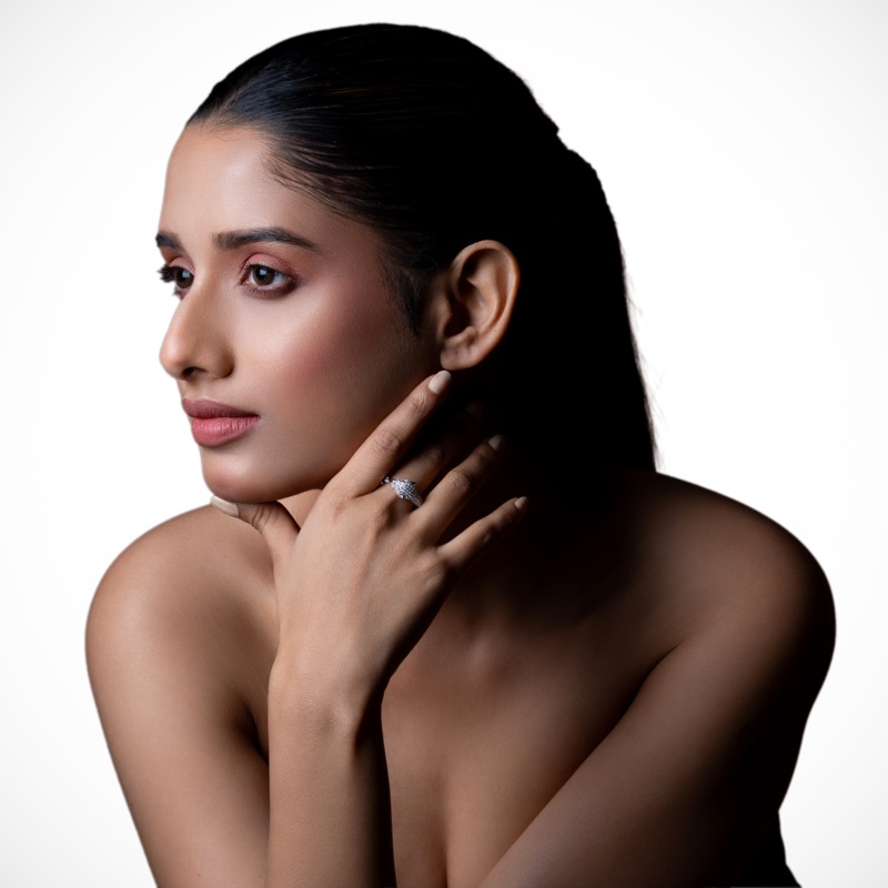 vyanika-panther-luxe-ring-model-front-look