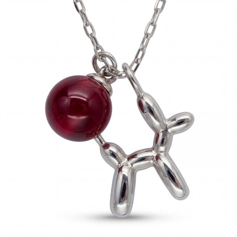 vyanika-balloon-dog-necklace-product-close-up-shoot
