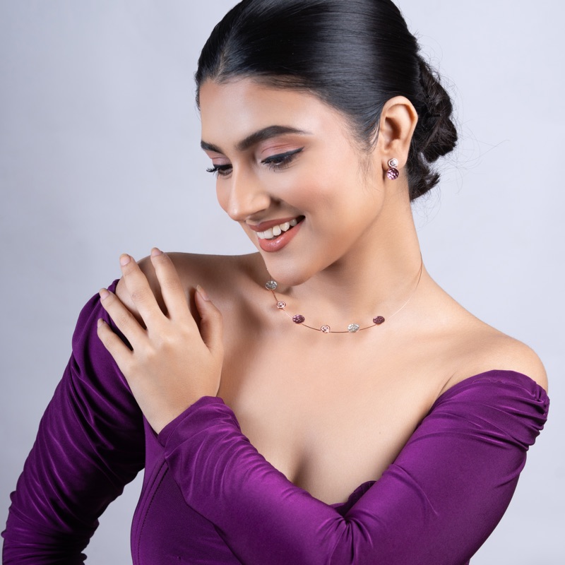 vyanika-pink-disc-necklace-set-model-front-look