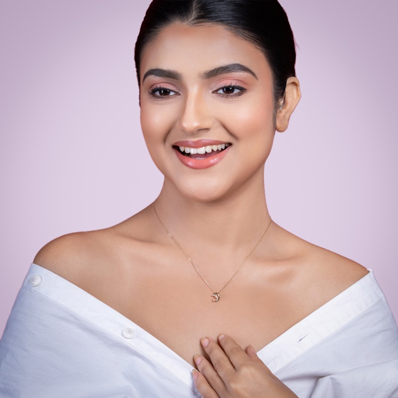 vyanika-dolphin-necklace-model-front-look