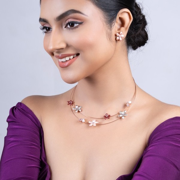 vyanika-pastel-floral-necklace-set-model-side-look