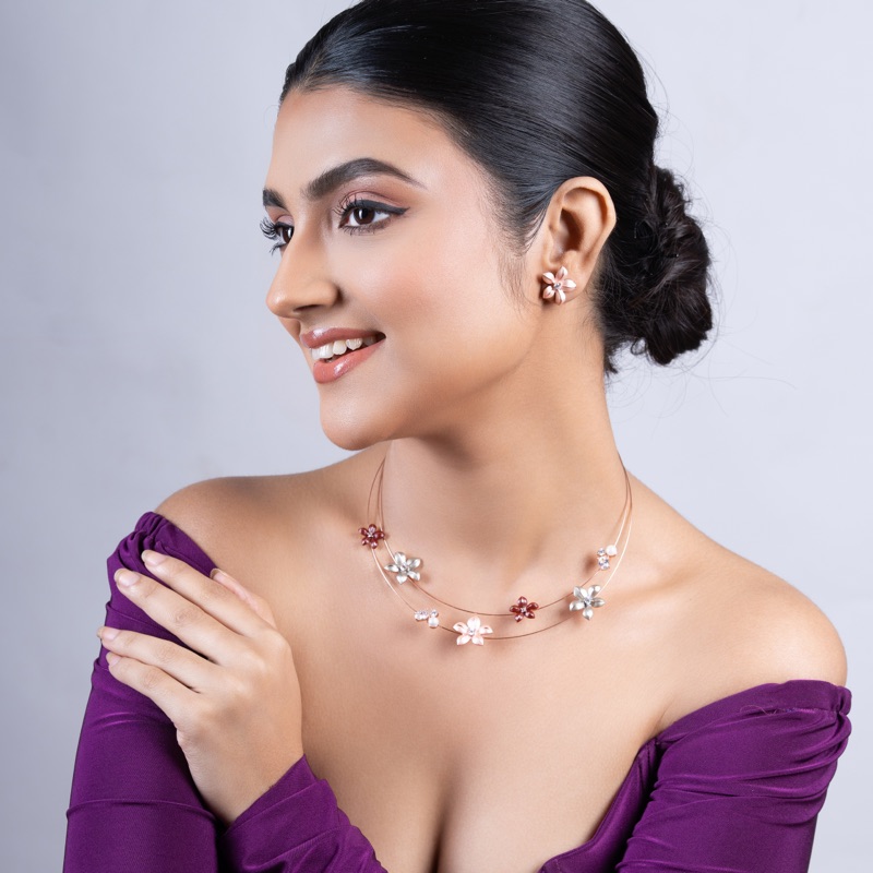 vyanika-pastel-floral-necklace-set-model-close-up-look