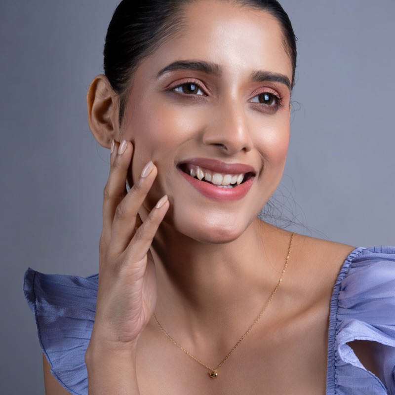 vyanika-whale-necklace-model-side-look